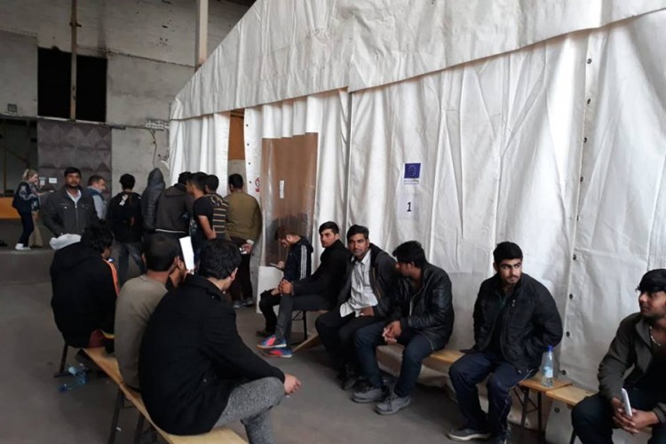 Vlasti USK žele iseliti višak migranata iz "Bire"