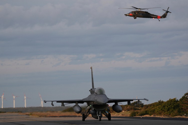 Pronađeni dijelovi tijela i ostaci aviona