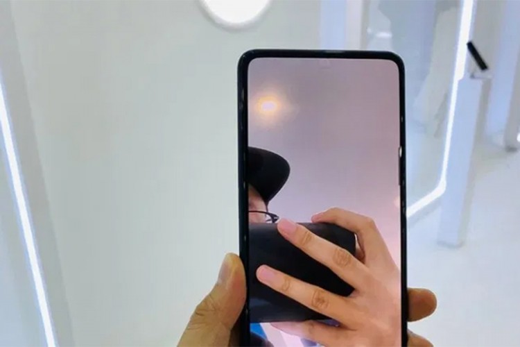 Prototip mobilnog telefona sa selfi kamerom ispod ekrana