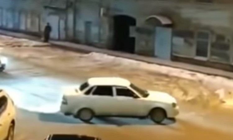 Lada se "razigrala" bez vozača