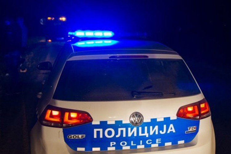 Auto sletio s puta, povrijeđen vozač