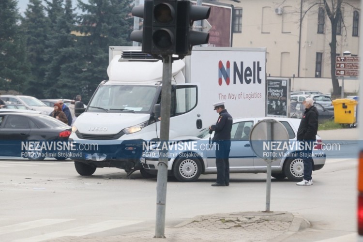 Sudar golfa i kombija u Banjaluci