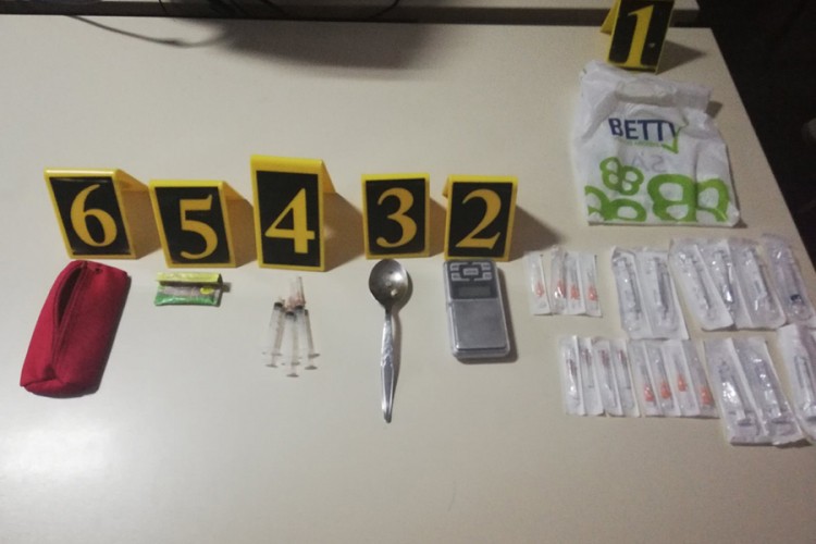Heroin i opremu za drogiranje pronašli u rutinskoj kontroli