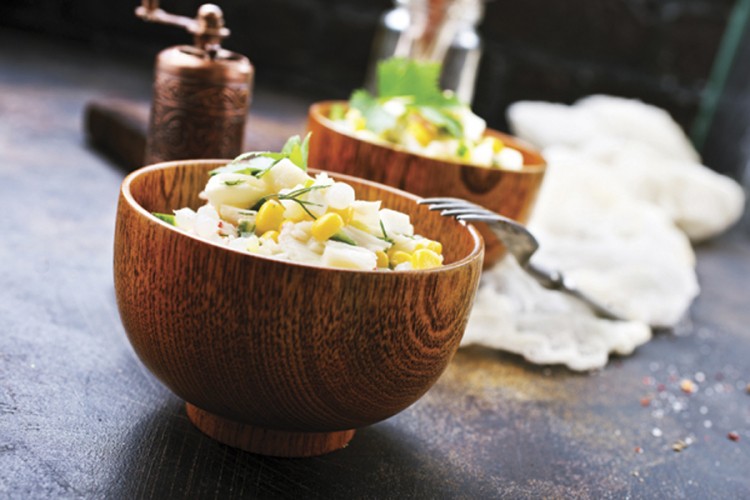 Salata s kukuruzom i kikirikijem