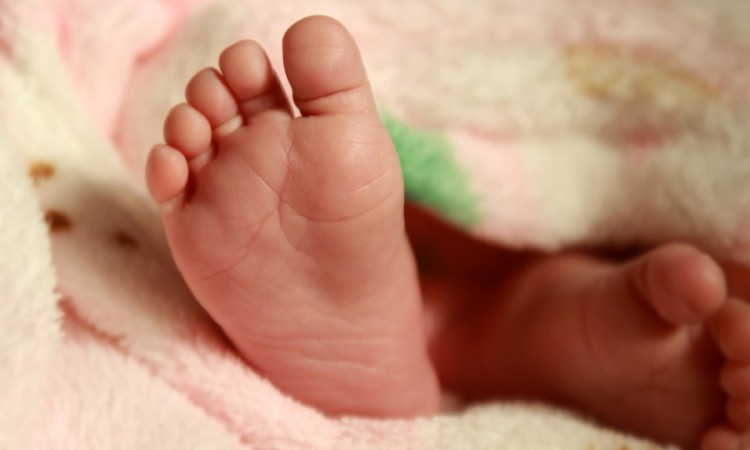 Majka bacila bebu u kontejner, dijete živo jer su radnici kasnili na posao