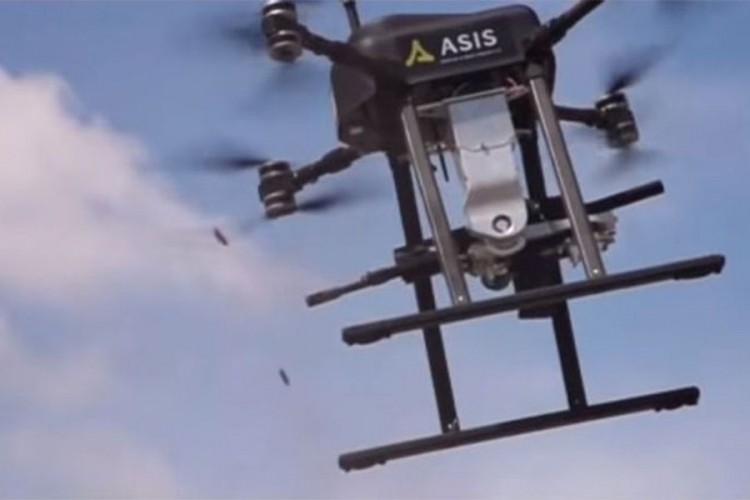 Turski dron opremljen puškom pogađa metu sa razdaljine od 200 metara