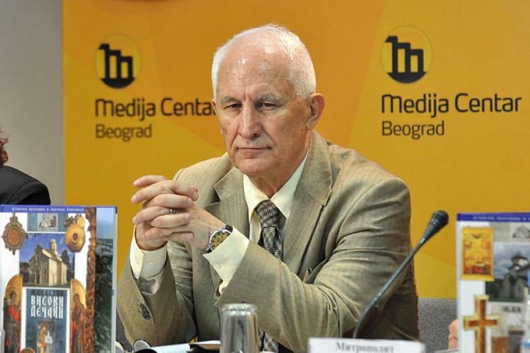 Bećković: Narod će odbraniti crkvu ili nestati