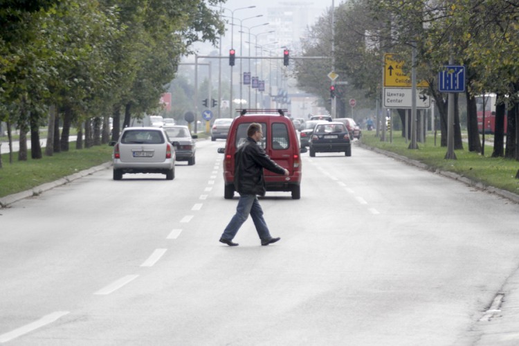 Za prelaske mimo pješačkog prelaza 111.859 KM kazni