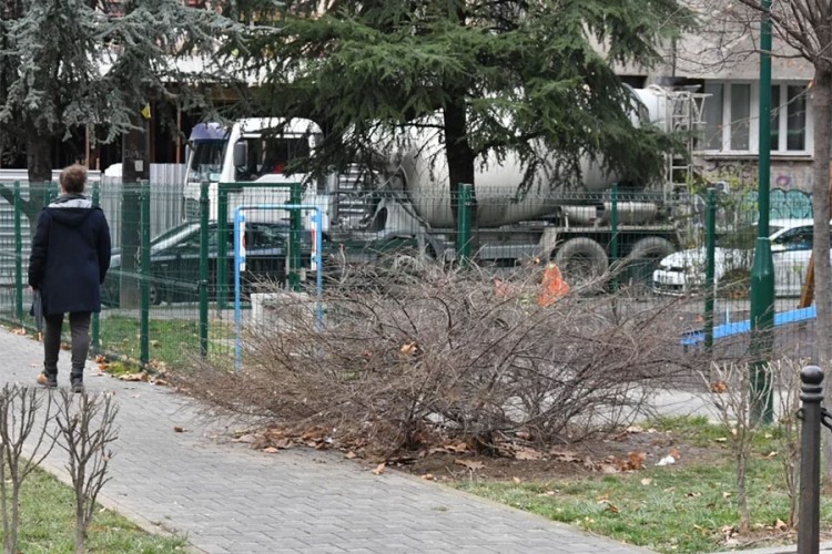 Jak vjetar u Sarajevu obarao semafore i fasade