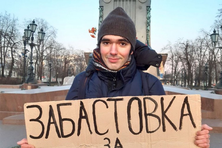 Mladi ruski aktivista osuđen na šest dana zatvora