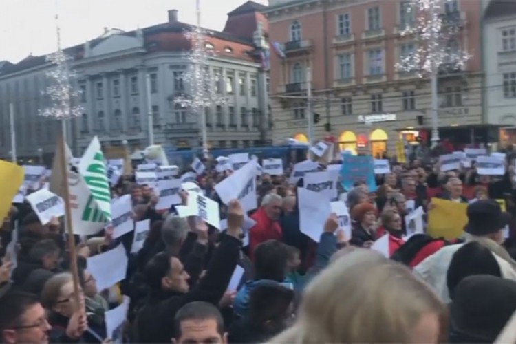 Protest u centru Zagreba, tražili ostavku Bandića