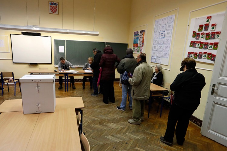 Izbori u Hrvatskoj teku mirno, manje nepravilnosti