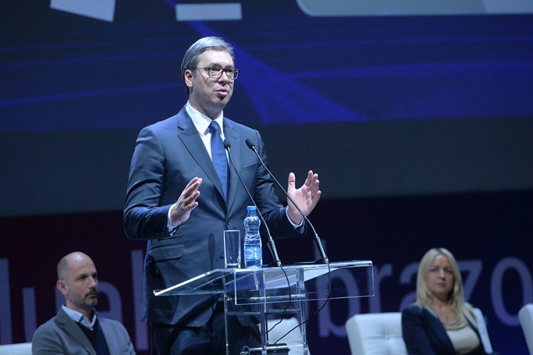 Pogledajte kako Vučić govori kineski jezik