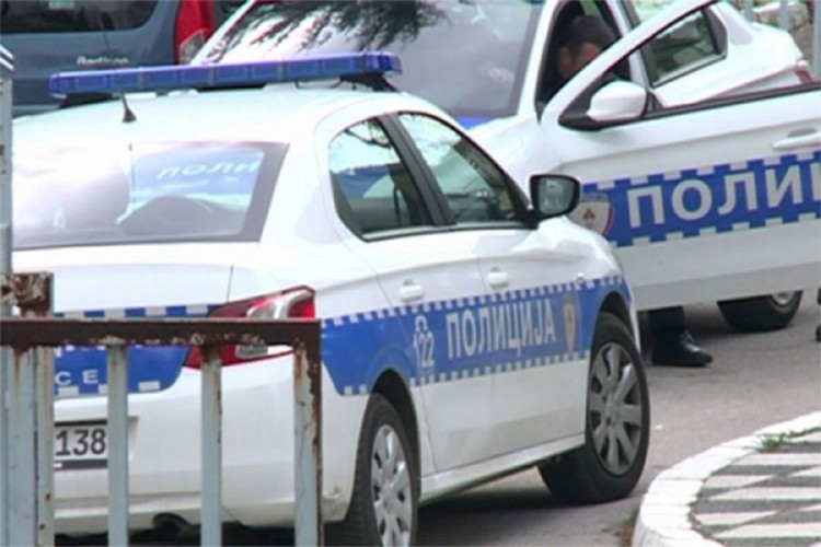 Hapšenje u Banjaluci zbog lupanja stakla na autu i vrijeđanja policajaca