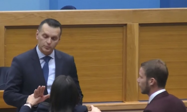 Sjednica NS RS prekinuta nakon incidenta Lukača i Stanivukovića