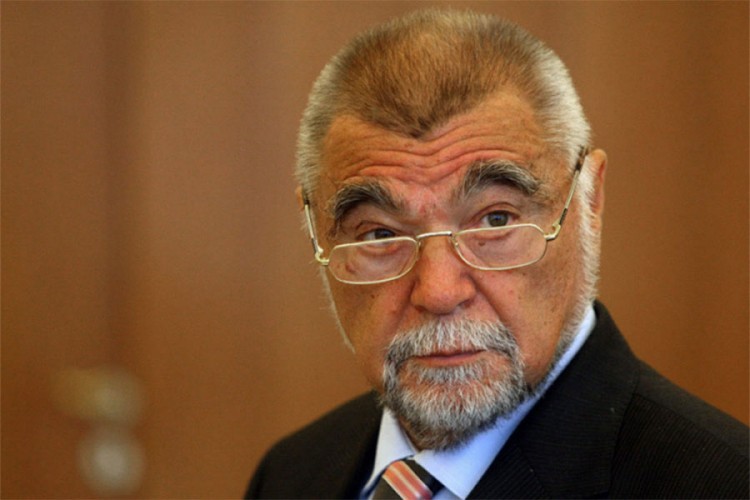 Mesić: Ne bi bilo dobro da Kitarović dobije novi mandat