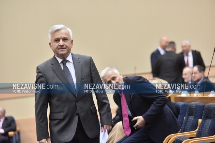 Čubrilović se izvinio građanima: Bilo je nemoguće održati red u Skupštini