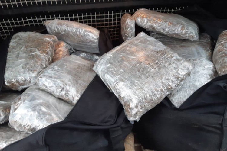 Izgorio mercedes u kojem je nađeno 40 kg droge
