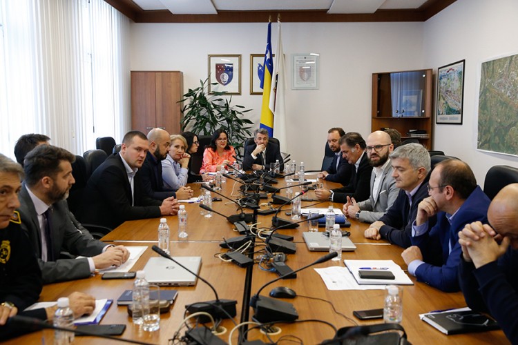 Vladi zamjeraju i rasprave po društvenim mrežama