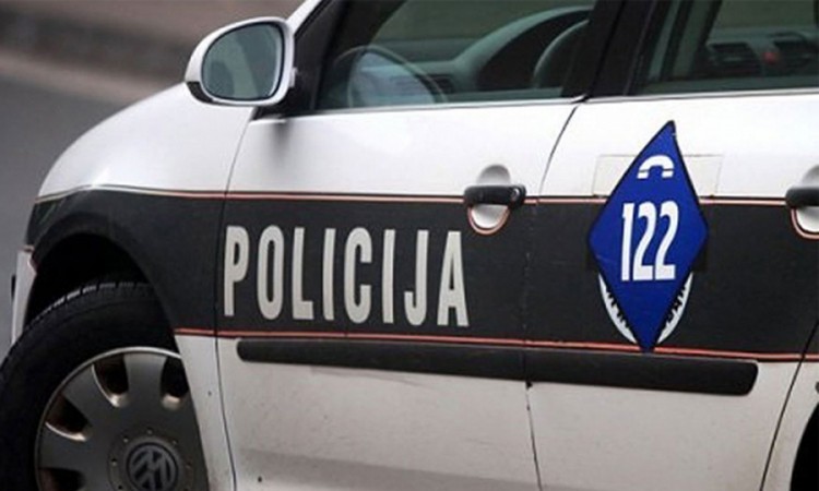 Pet povrijeđenih u sudaru dva vozila