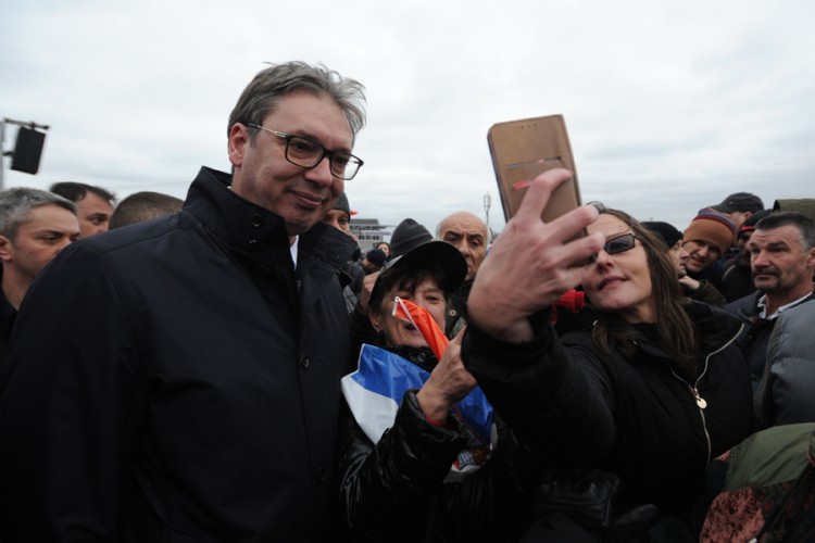 "Sta vam smeta? Što me ljudi vole?"