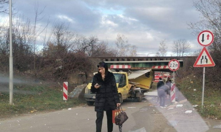 Kamion zapeo za nadvožnjak kod "Incela" u Banjaluci