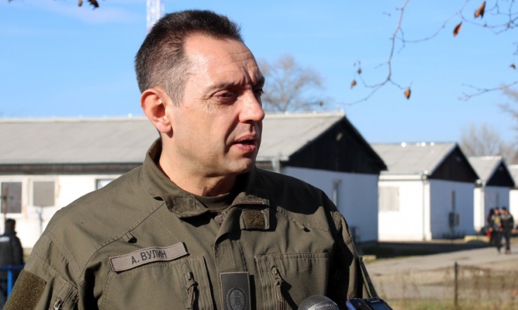 Vulin: Umesto što prete, neka odgovore ko je pokušao ubiti Vučića