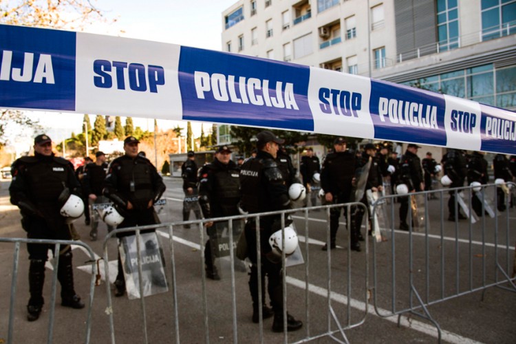Policija pretukla episkopa Metodija