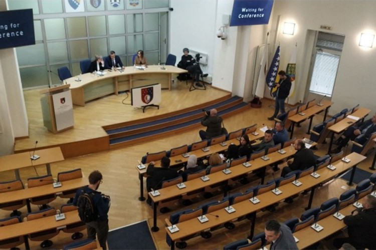 SDA, SBB i DF započeli sjednicu Skupštine, NiP, NS i SDP tvrde da je nelegalna
