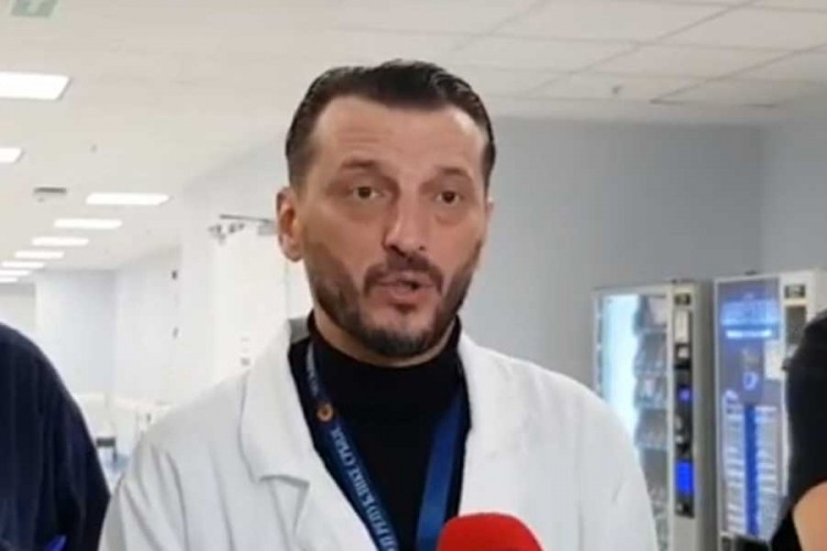 Ljekari: Monika ima lakše povrede i ogrebotine, potreban joj je mir