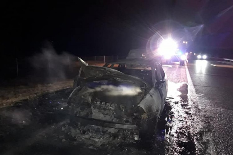 Mladiću se usred vožnje zapalio automobil kod Okučana