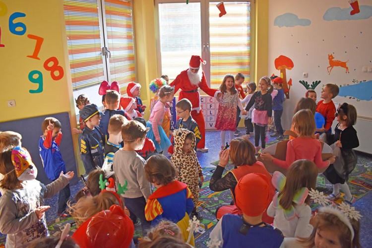 Mališani u vrtiću "Srna" pjesmom i plesom ispratili staru godinu