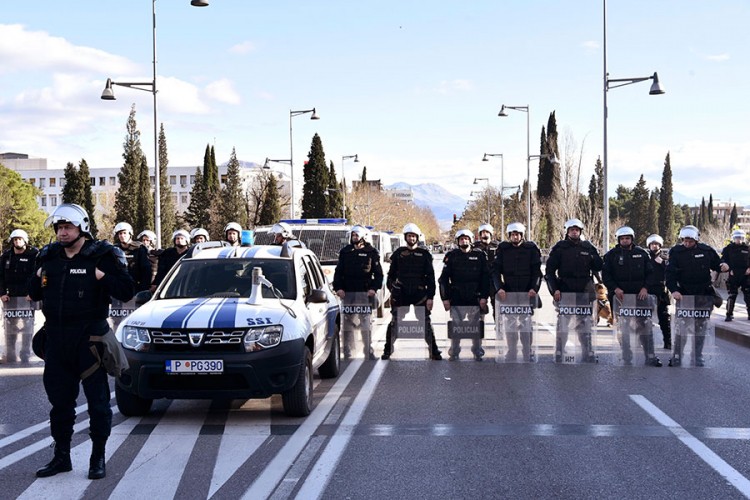 Rusija: Vlast želi da istjera SPC iz Crne Gore