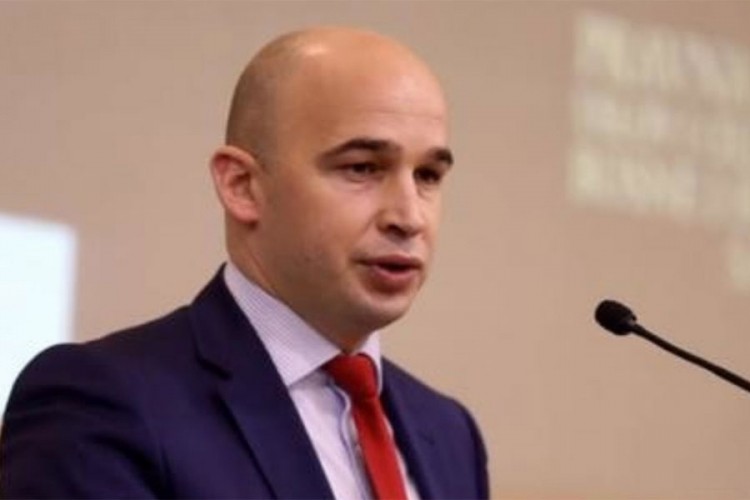 Pivić: Srbija sebi dala pravo da procesuira sve zločine