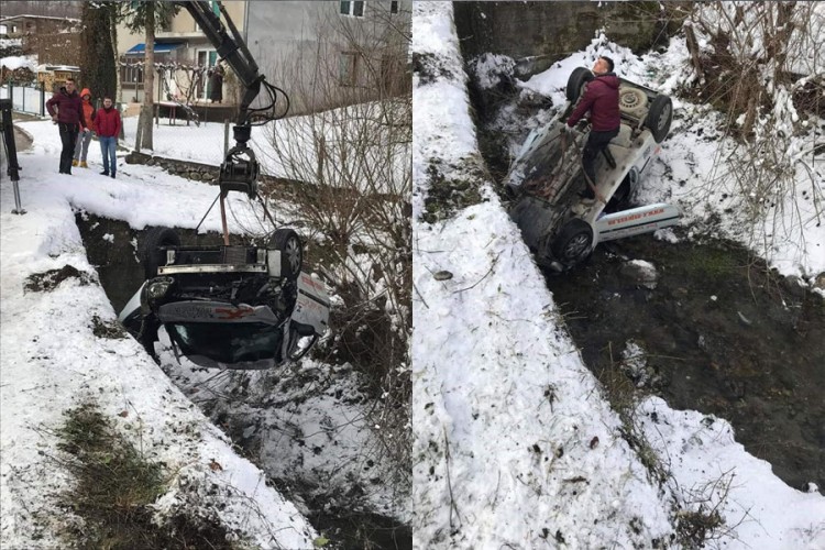 Nezgoda kod Zvornika: Vozilo završilo na krovu