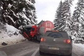 Baka i djed poginuli, unuka i dalje kritično