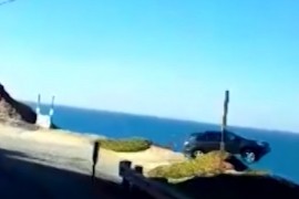 Snimljena stravična nesreća: Sletio sa litice u okean