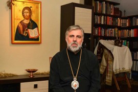 Episkop Grigorije: Narod sabran da brani svoje svetinje