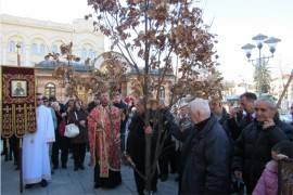 Dočekan badnjak ispred Hrama Hrista Spasitelja u Banjaluci