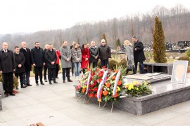 Položeno cvijeće na spomen-obilježje Milanu Jeliću
