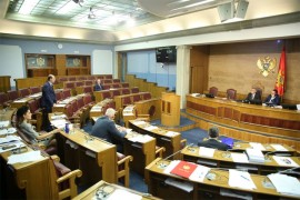 Poslanici Demokratskog fronta ostaju bez 50 odsto plate?