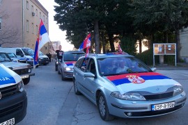 Nekoliko stotina auta prodefilovalo u čast Republike