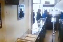 Urnebesan snimak pljačke: Lopovi u panici sabotiraju jedan drugog
