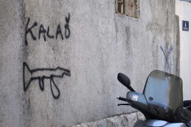 U centru Splita nacrtan kalašnjikov