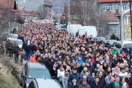 Hiljade vjernika u litiji na Kosovu u znak podrške Srbima u Crnoj Gori