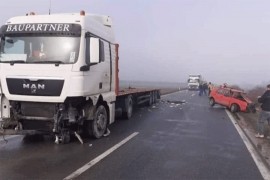 U sudaru kamiona i auta jedna osoba povrijeđena