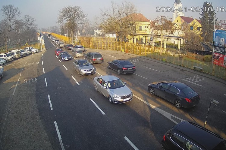 Duge kolone u Gradišci u oba smjera