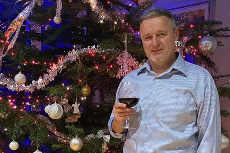 Tompson podržao Grabar-Kitarović i napao Škoru