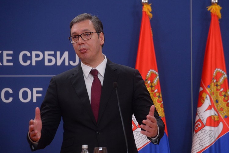 Vučić: Moja želja i obaveza da budem s našim narodom kad je teško