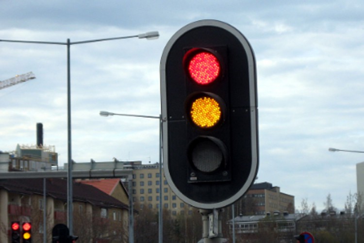 Znate li zašto su baš crvena, žuta i zelena izabrane za semafor?
